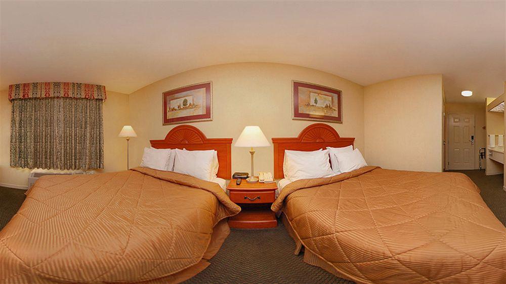 Days Inn By Wyndham Concord Bagian luar foto