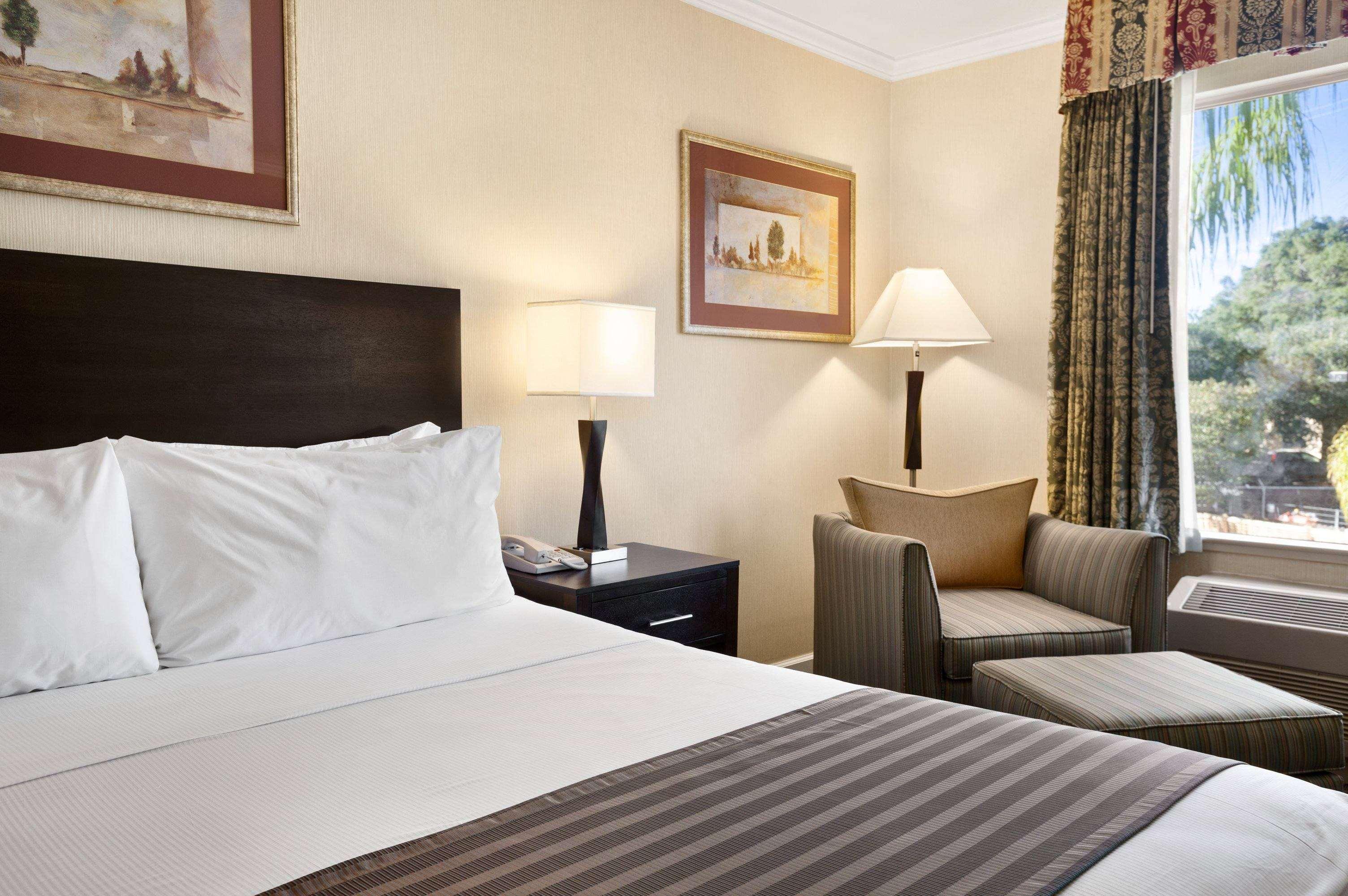 Days Inn By Wyndham Concord Bagian luar foto