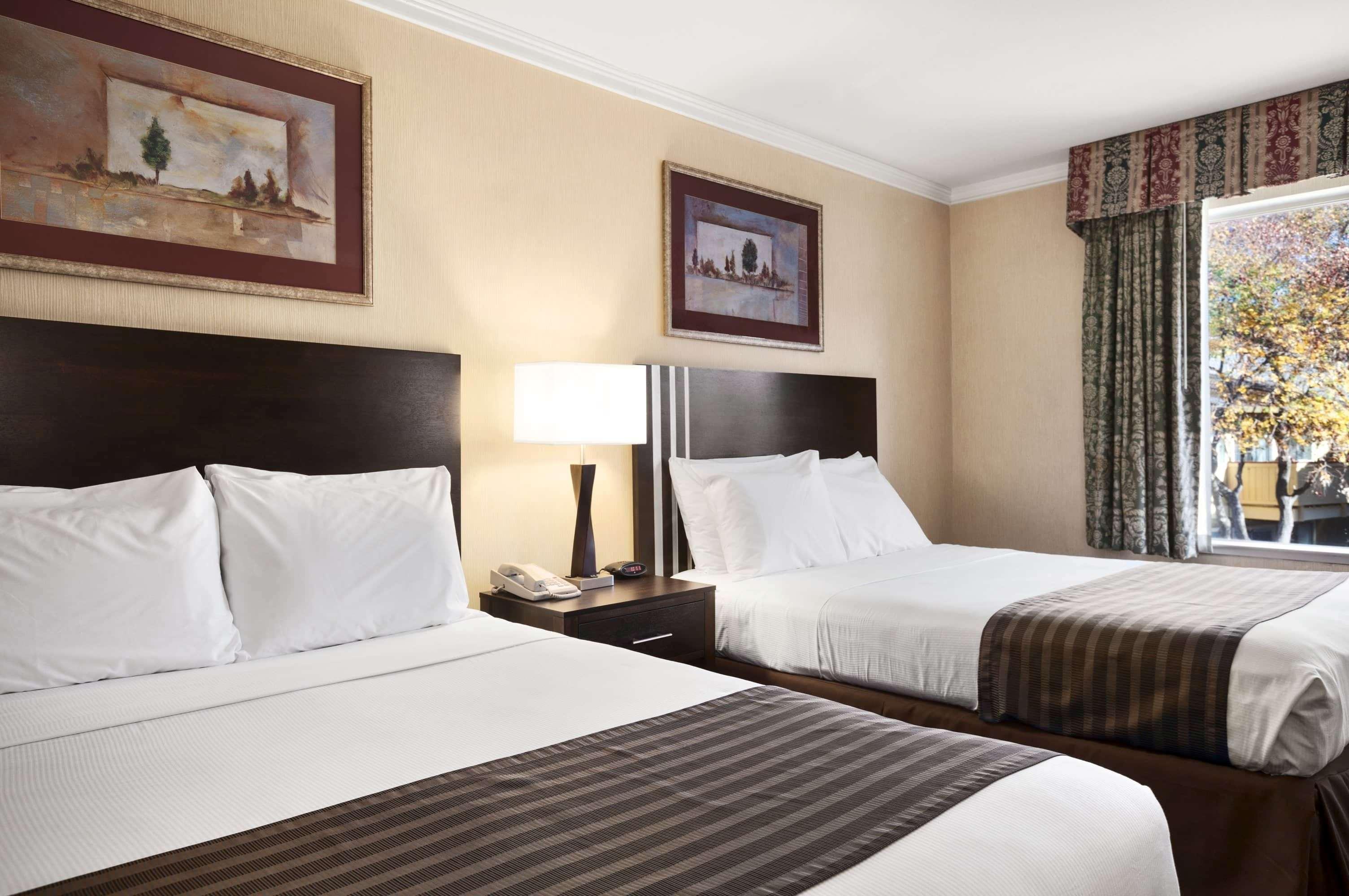 Days Inn By Wyndham Concord Bagian luar foto