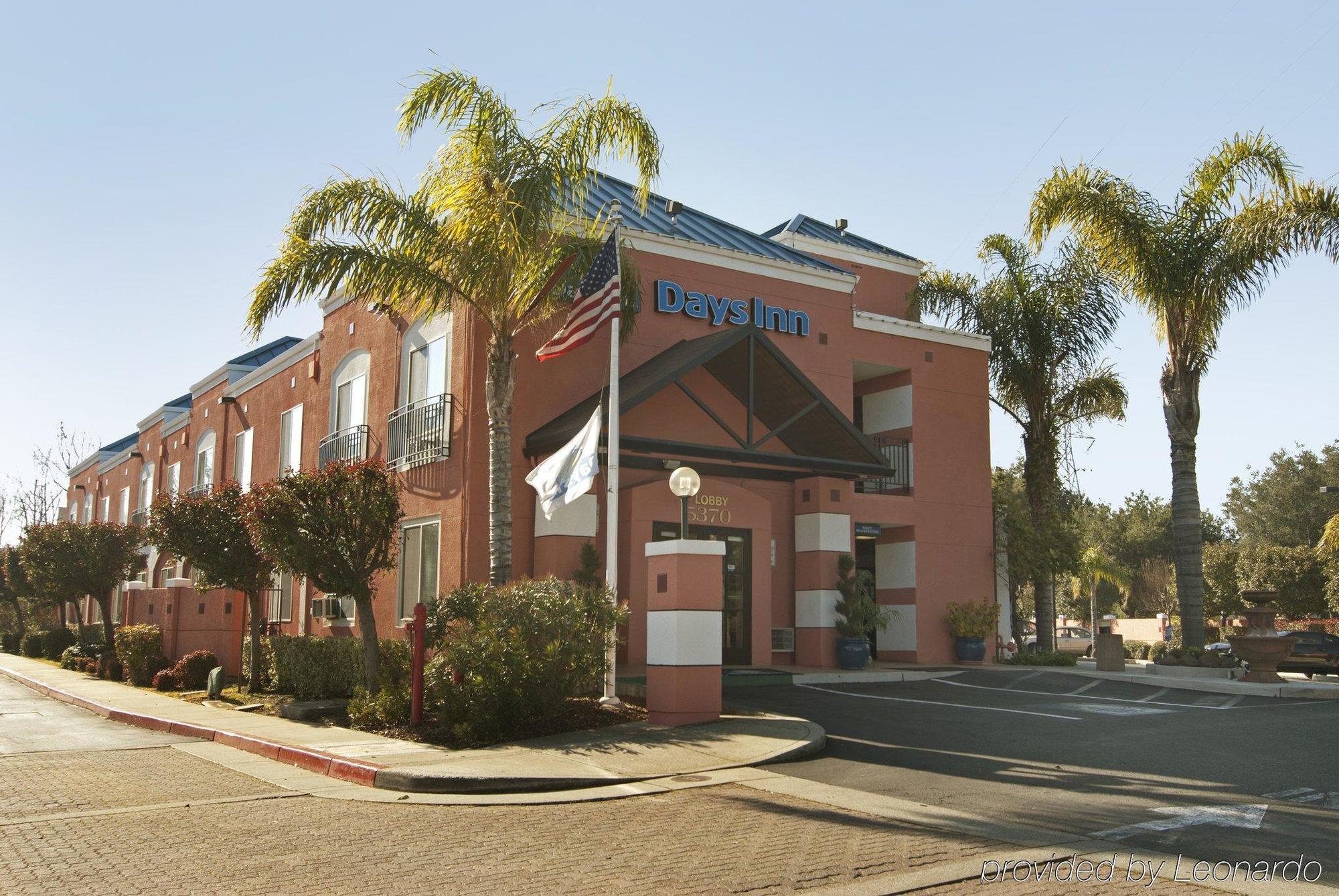Days Inn By Wyndham Concord Bagian luar foto