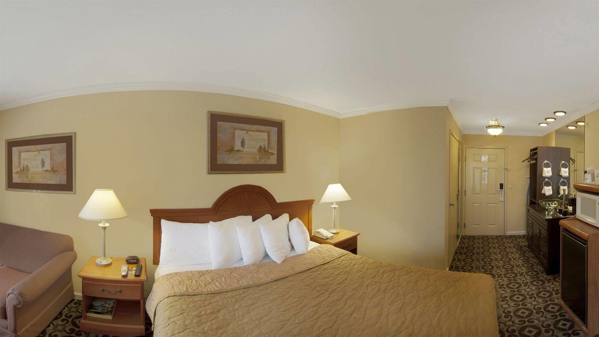 Days Inn By Wyndham Concord Bagian luar foto