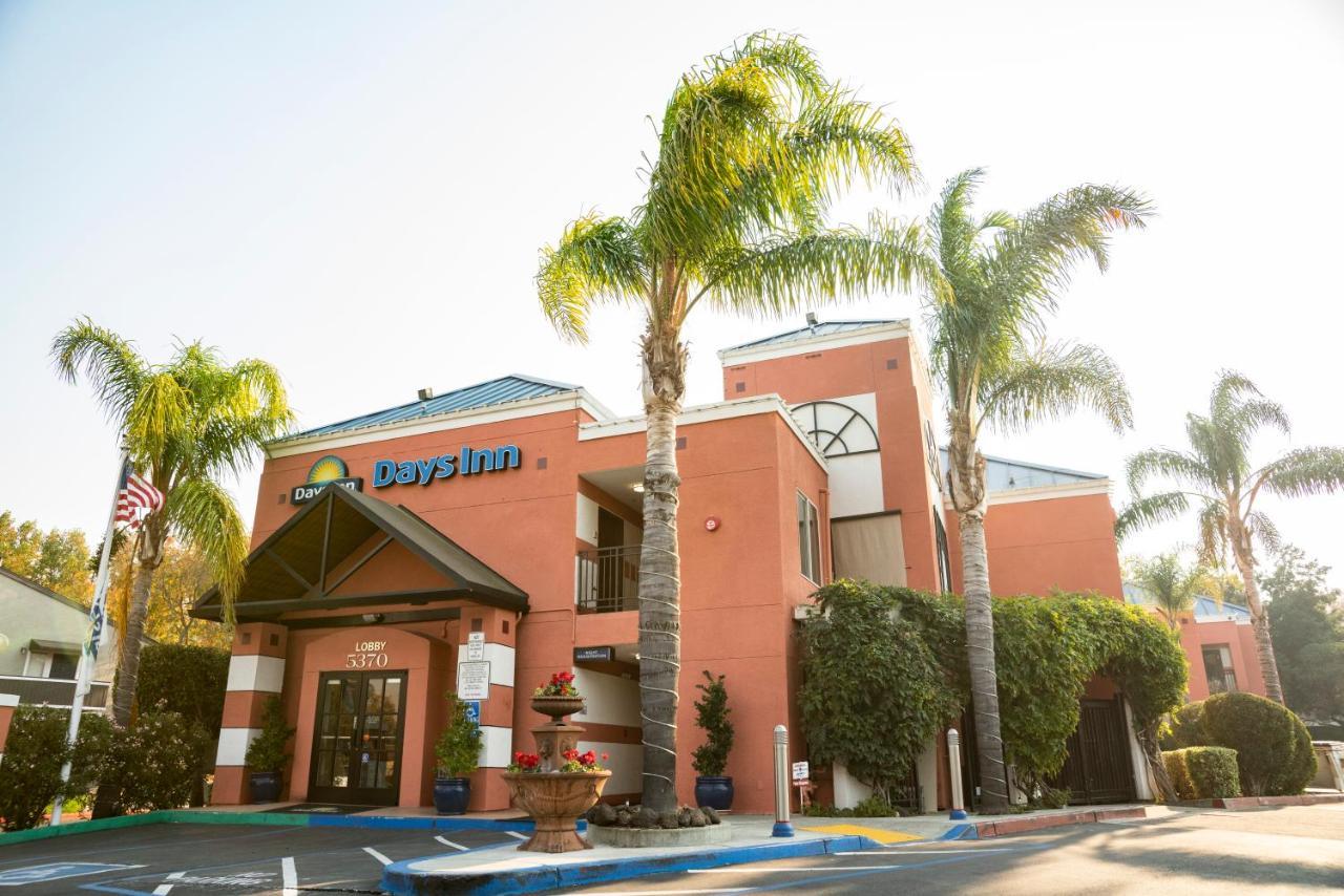 Days Inn By Wyndham Concord Bagian luar foto