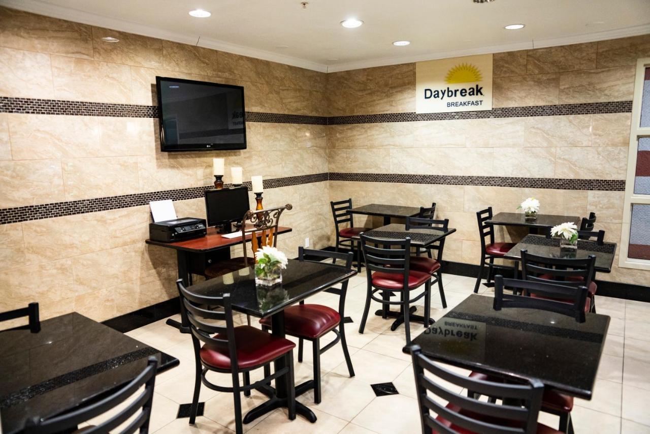 Days Inn By Wyndham Concord Bagian luar foto