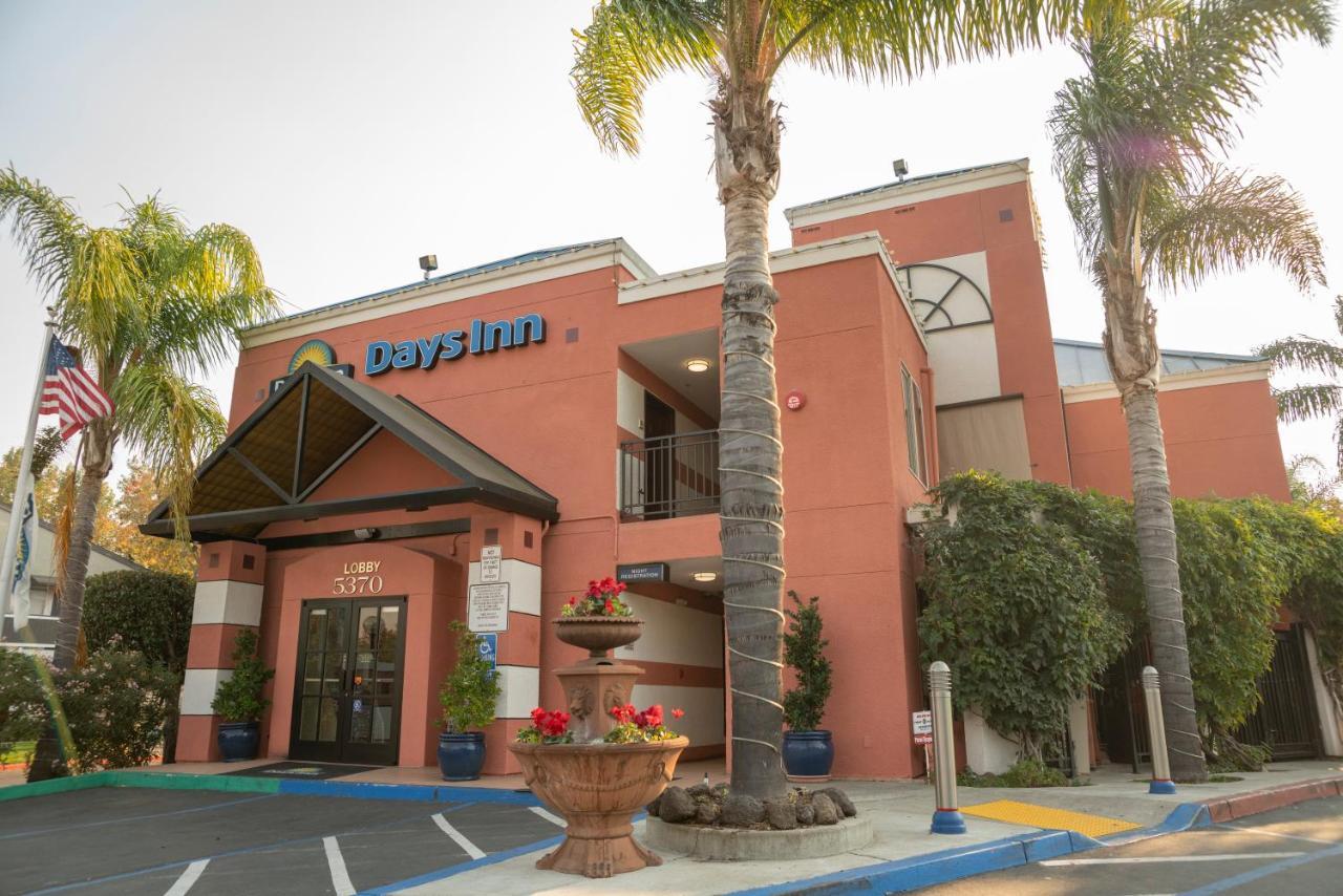 Days Inn By Wyndham Concord Bagian luar foto