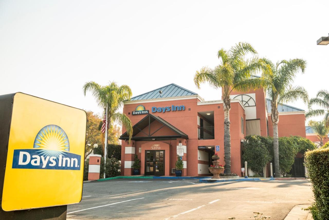 Days Inn By Wyndham Concord Bagian luar foto
