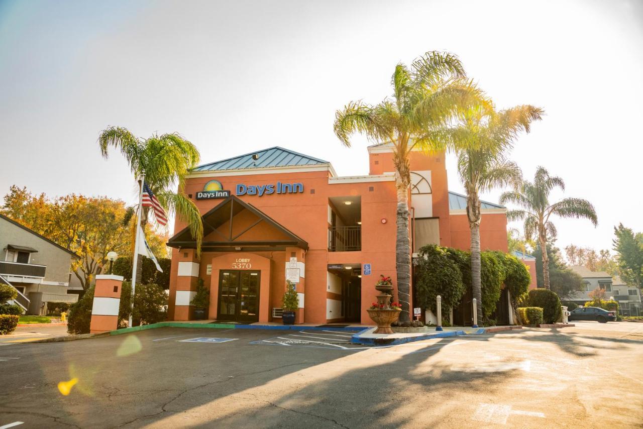 Days Inn By Wyndham Concord Bagian luar foto