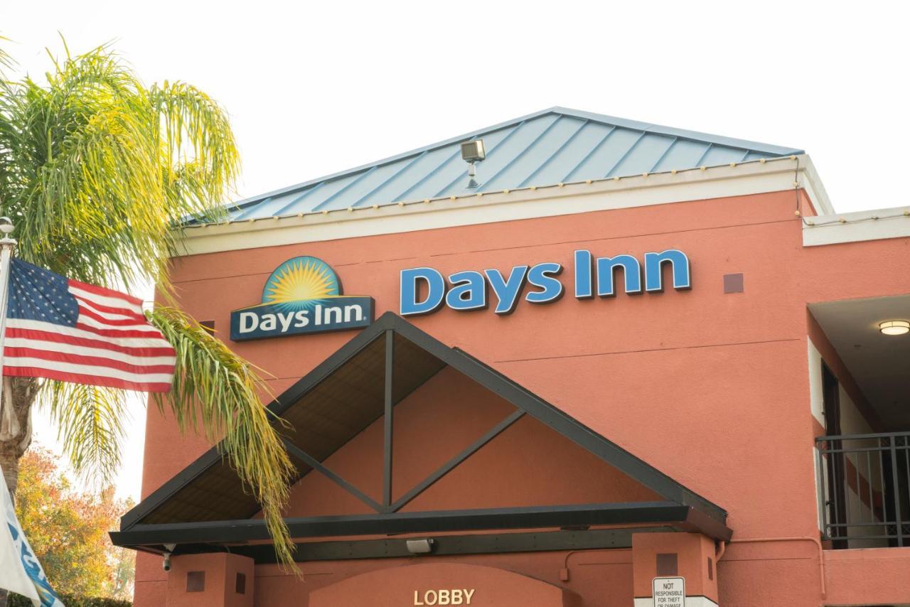 Days Inn By Wyndham Concord Bagian luar foto