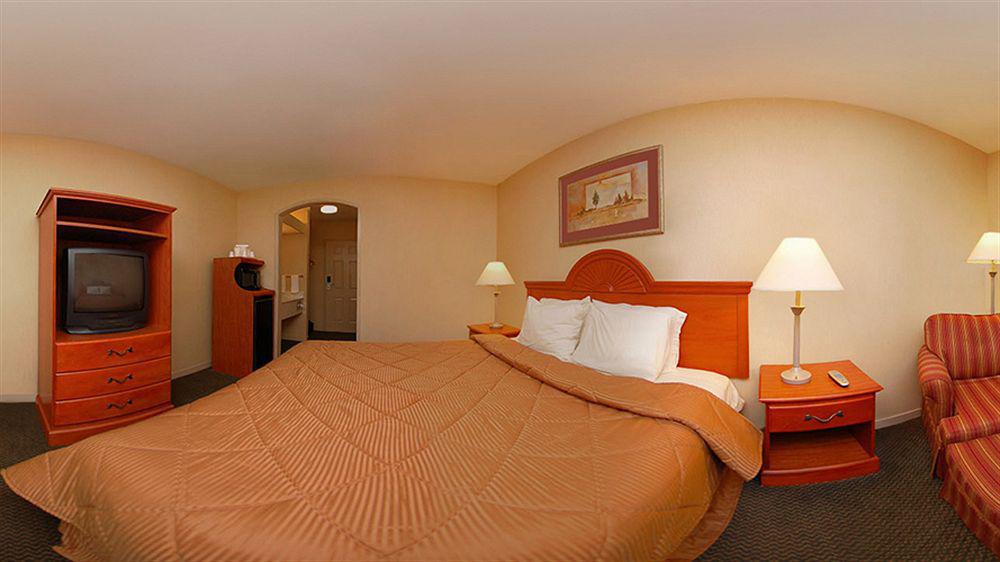 Days Inn By Wyndham Concord Bagian luar foto